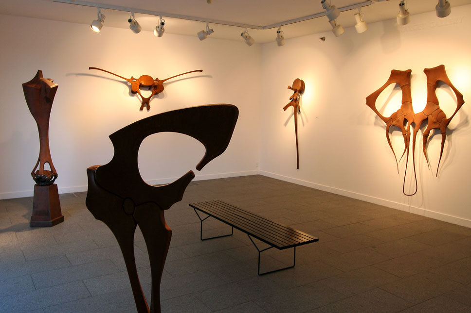 http://sculptorsam.com/wp-content/uploads/2013/01/Midwest-Gothic-Sculpture-by-Sam-Spiczka-2.jpg